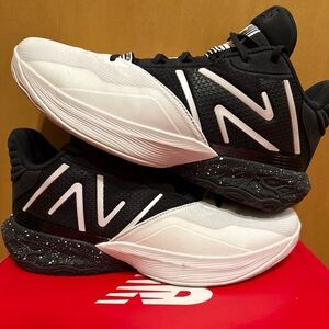 *WIDE* New Balance Two WXY v4 2E Athletic Basketball Shoes